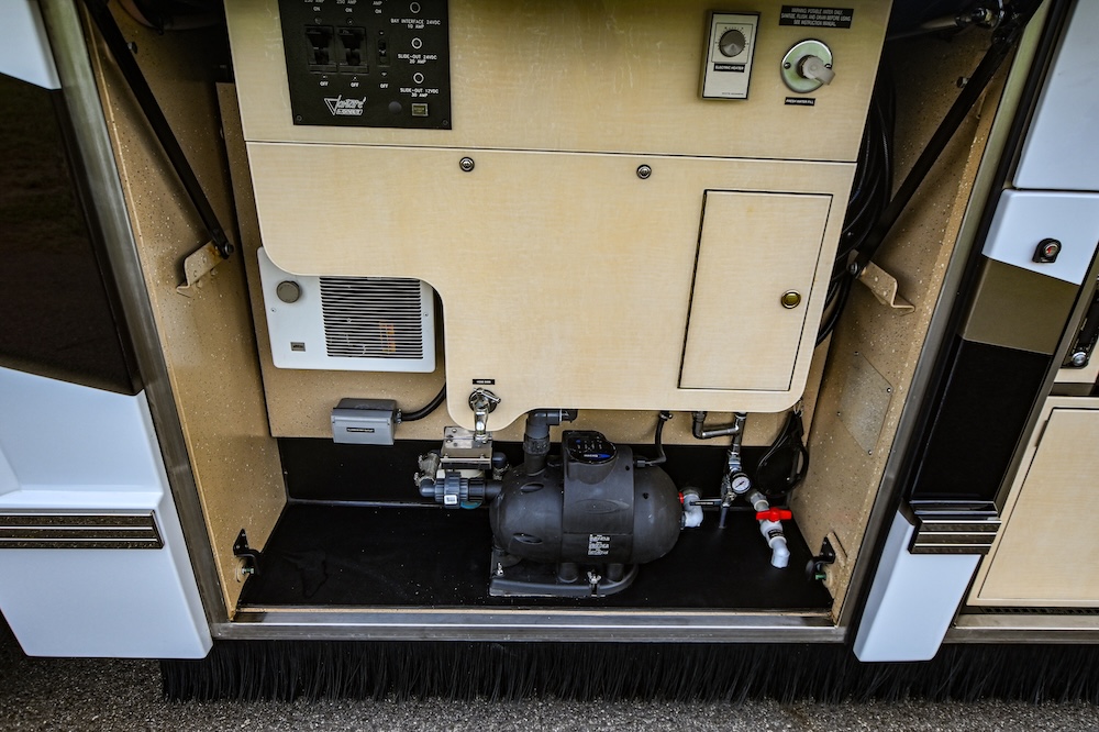2006 Prevost Featherlite H3-45 For Sale