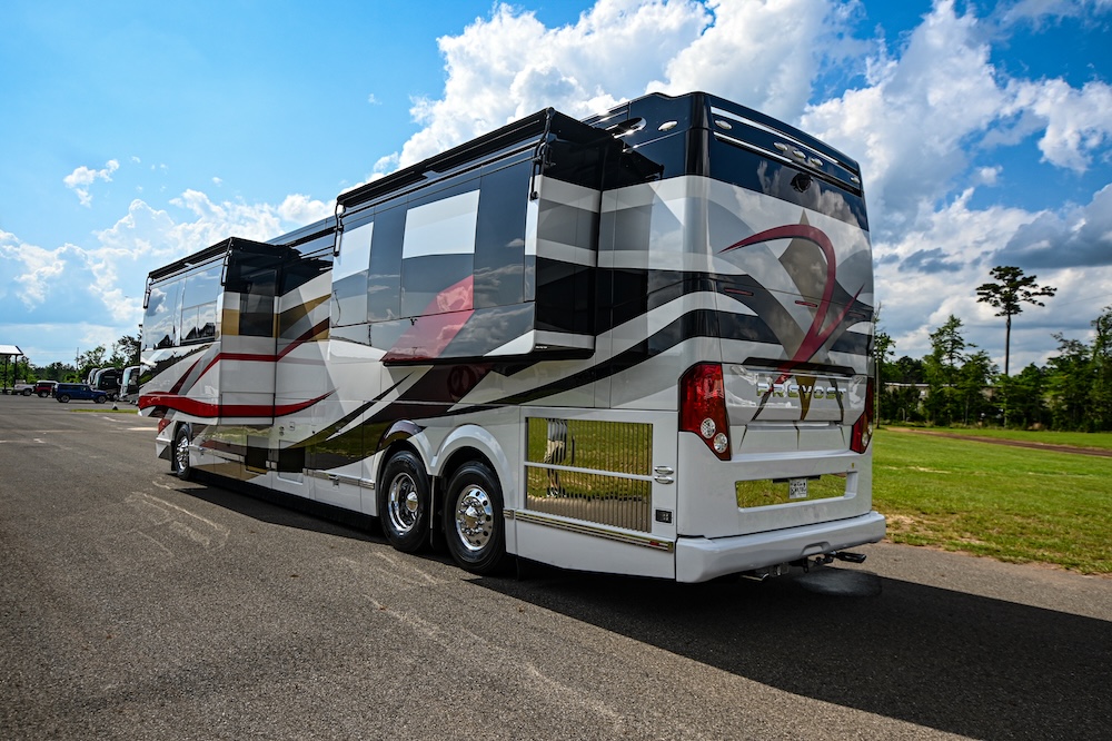 2006 Prevost Featherlite H3-45 For Sale