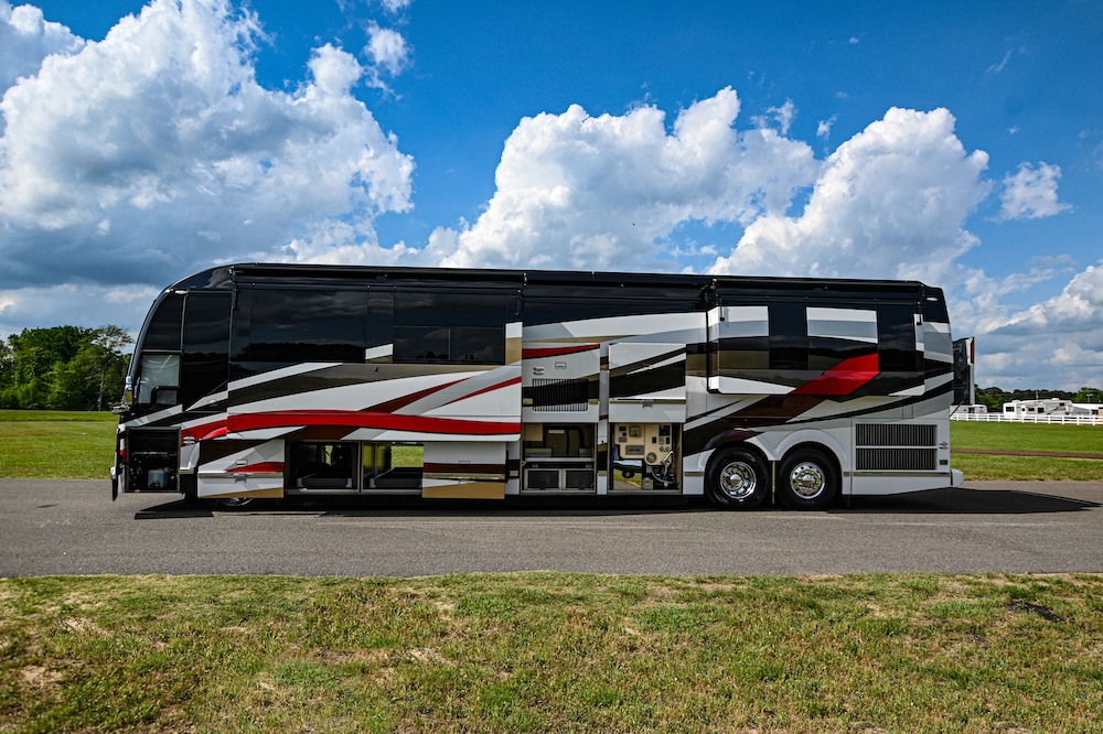 2006 Prevost Featherlite H3-45 For Sale