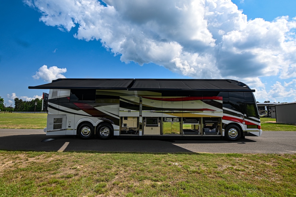 2006 Prevost Featherlite H3-45 For Sale