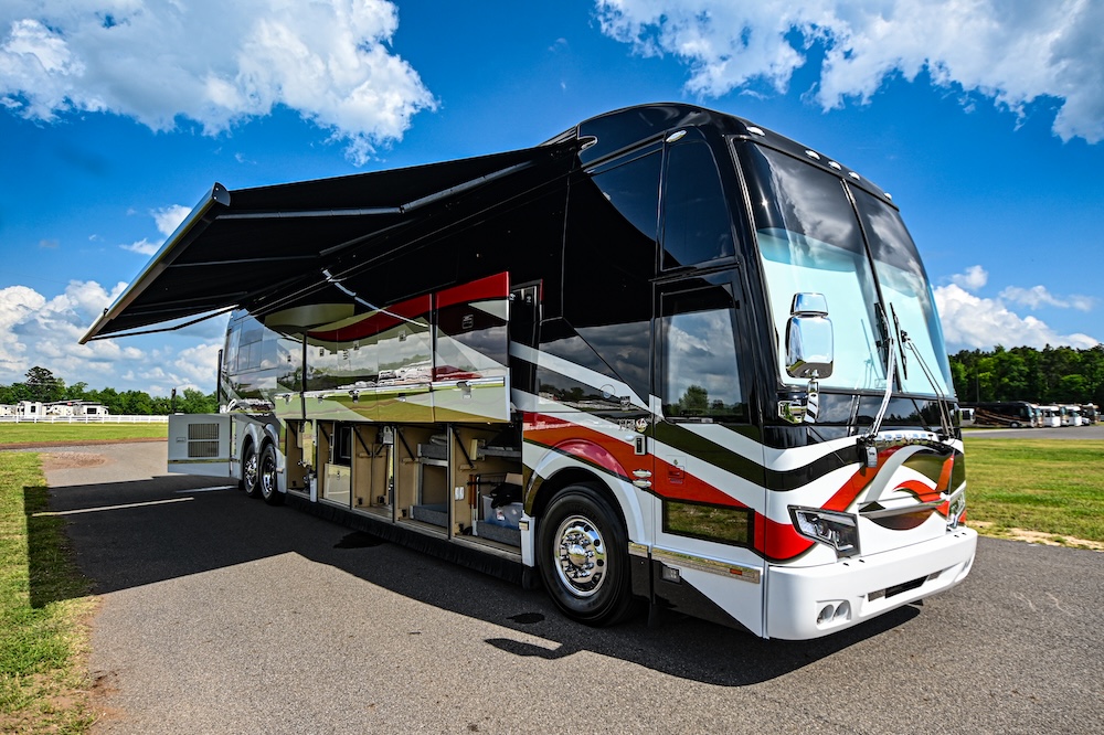 2006 Prevost Featherlite H3-45 For Sale