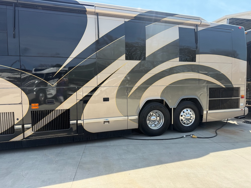 2006 Prevost Featherlite H3-45 For Sale