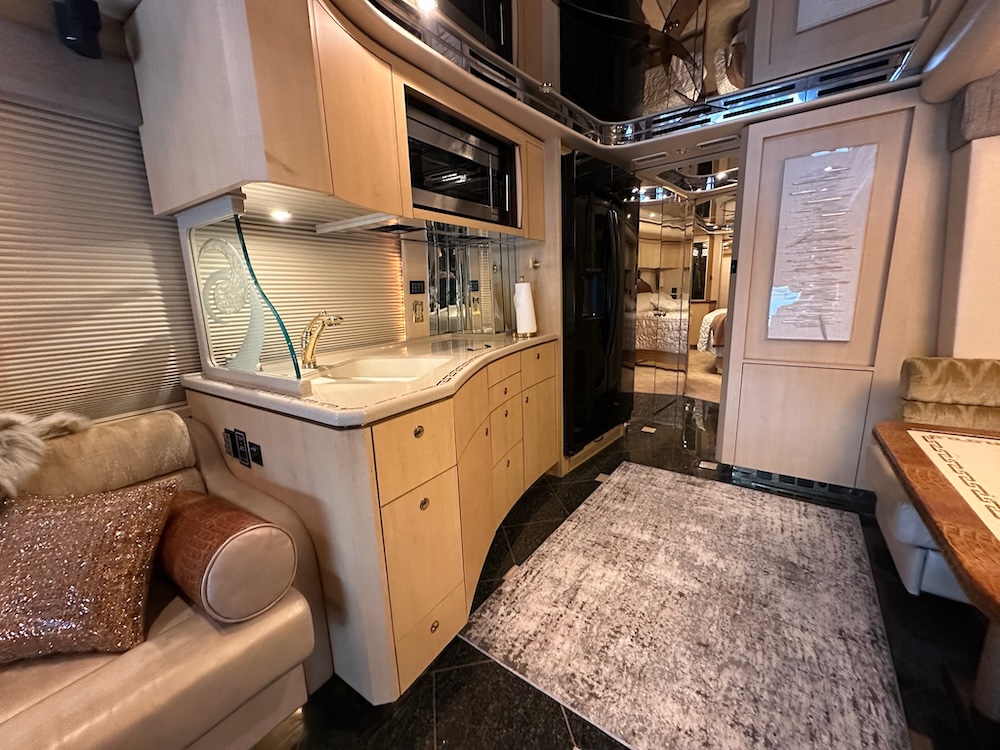 2006 Prevost Featherlite H3-45 For Sale