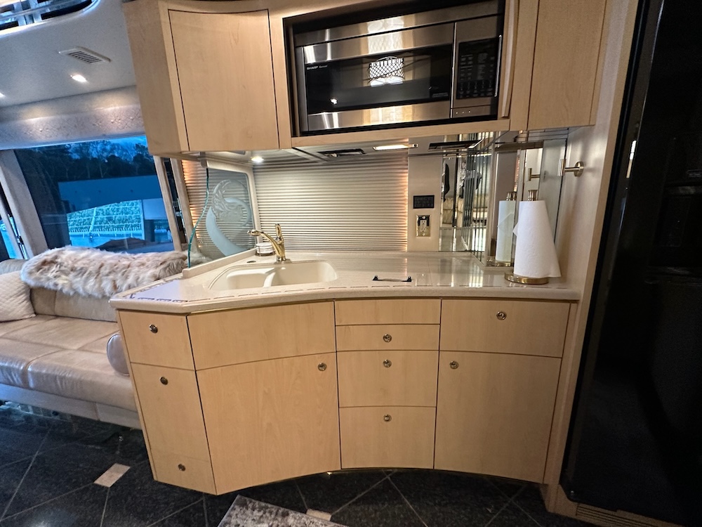 2006 Prevost Featherlite H3-45 For Sale