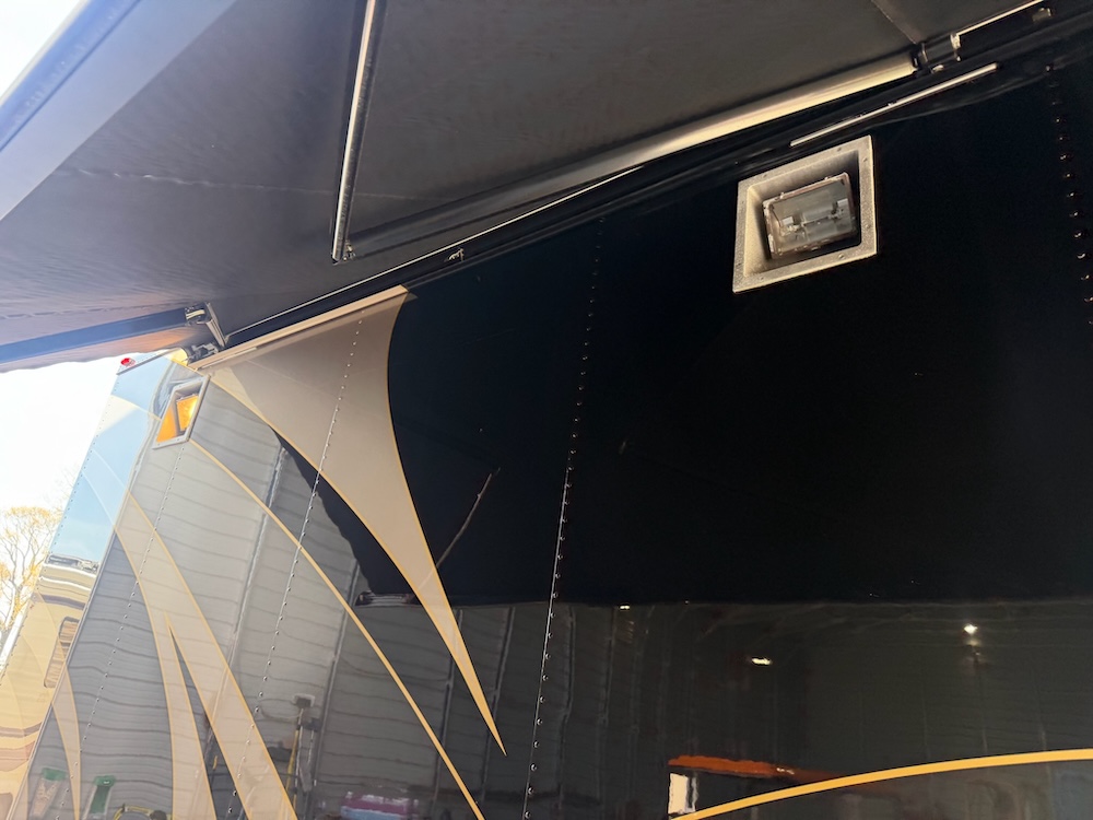 2006 Prevost Featherlite H3-45 For Sale