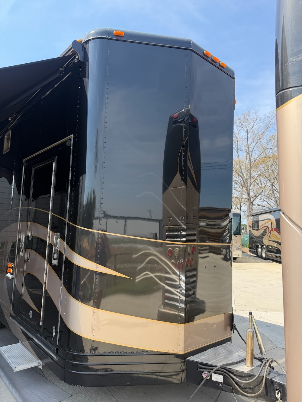 2006 Prevost Featherlite H3-45 For Sale