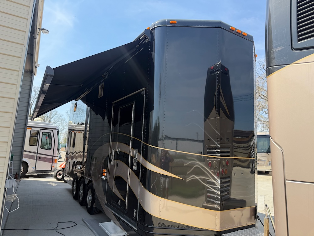 2006 Prevost Featherlite H3-45 For Sale