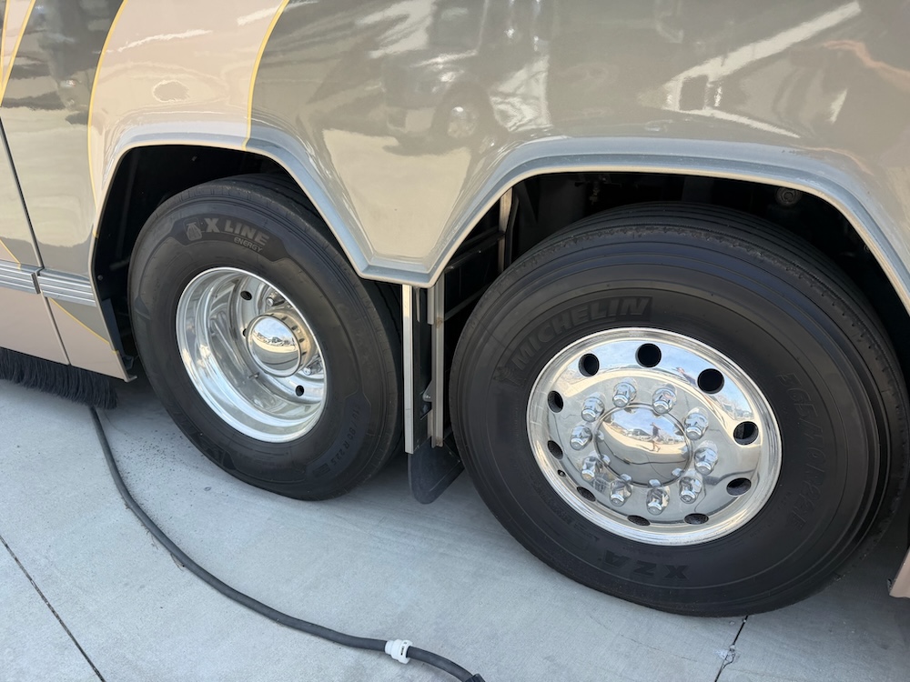 2006 Prevost Featherlite H3-45 For Sale