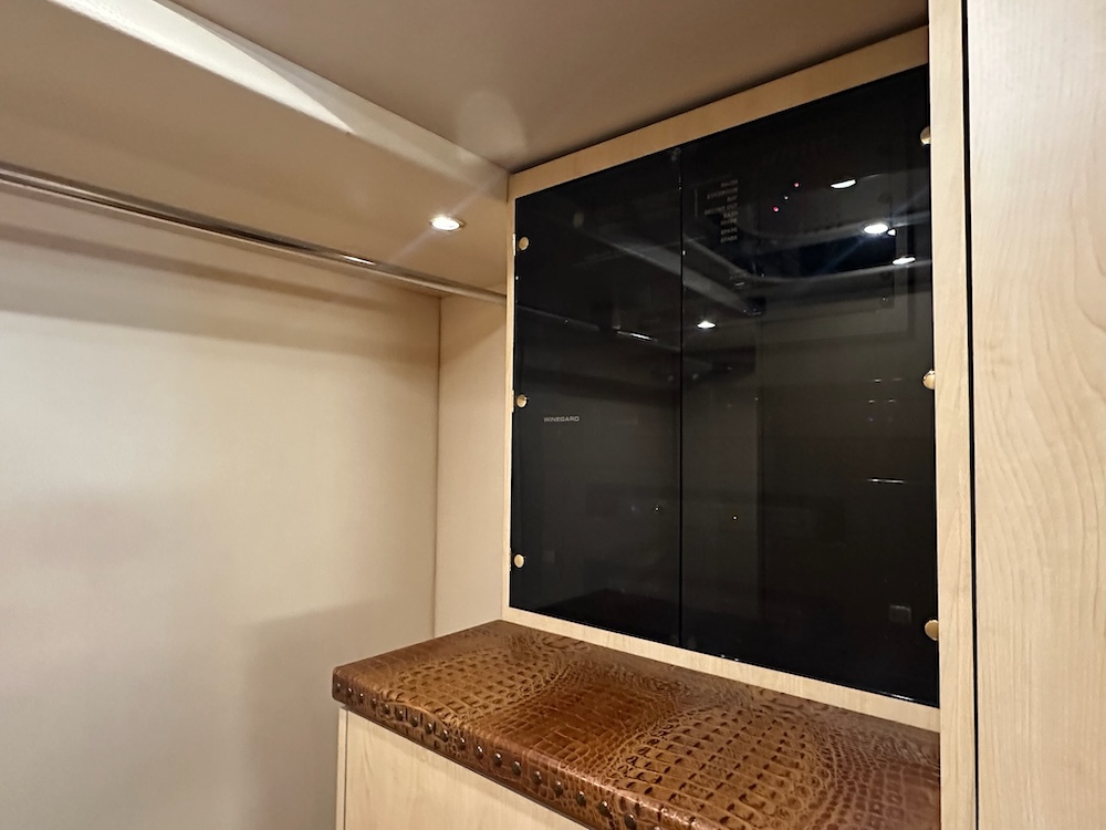 2006 Prevost Featherlite H3-45 For Sale