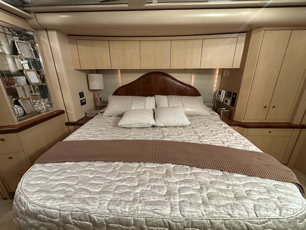 2006 Prevost Featherlite H3-45 For Sale