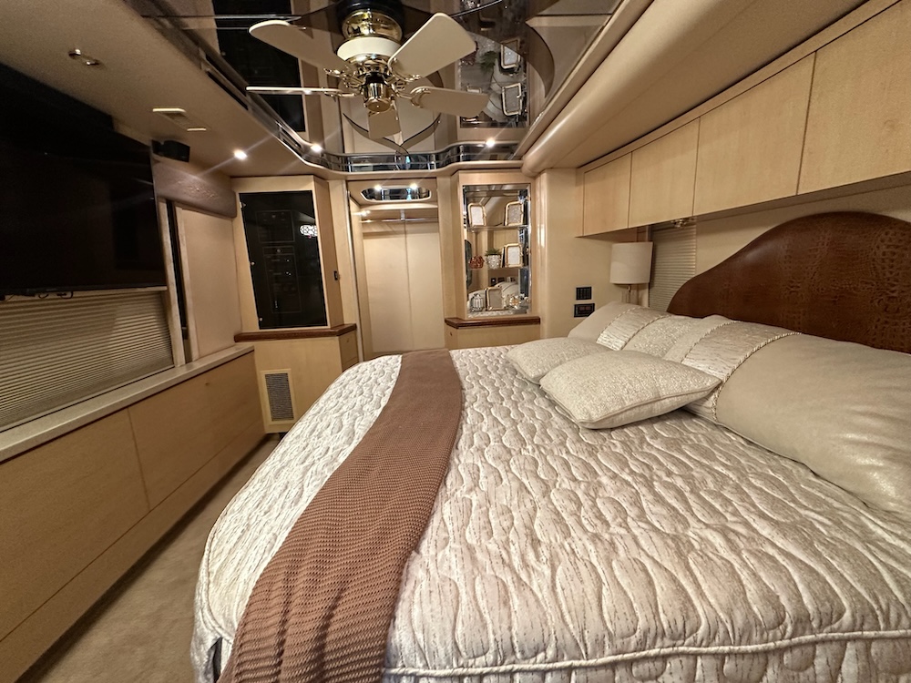2006 Prevost Featherlite H3-45 For Sale