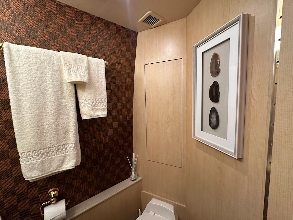 2006 Prevost Featherlite H3-45 For Sale