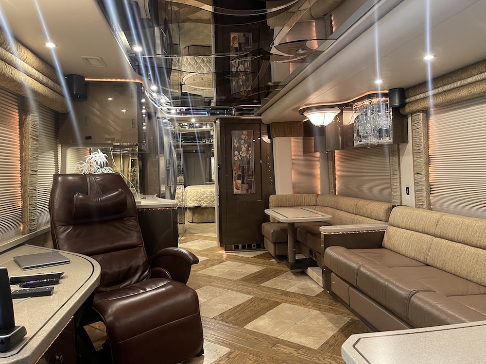 2006 Prevost Featherlite H3-45 For Sale