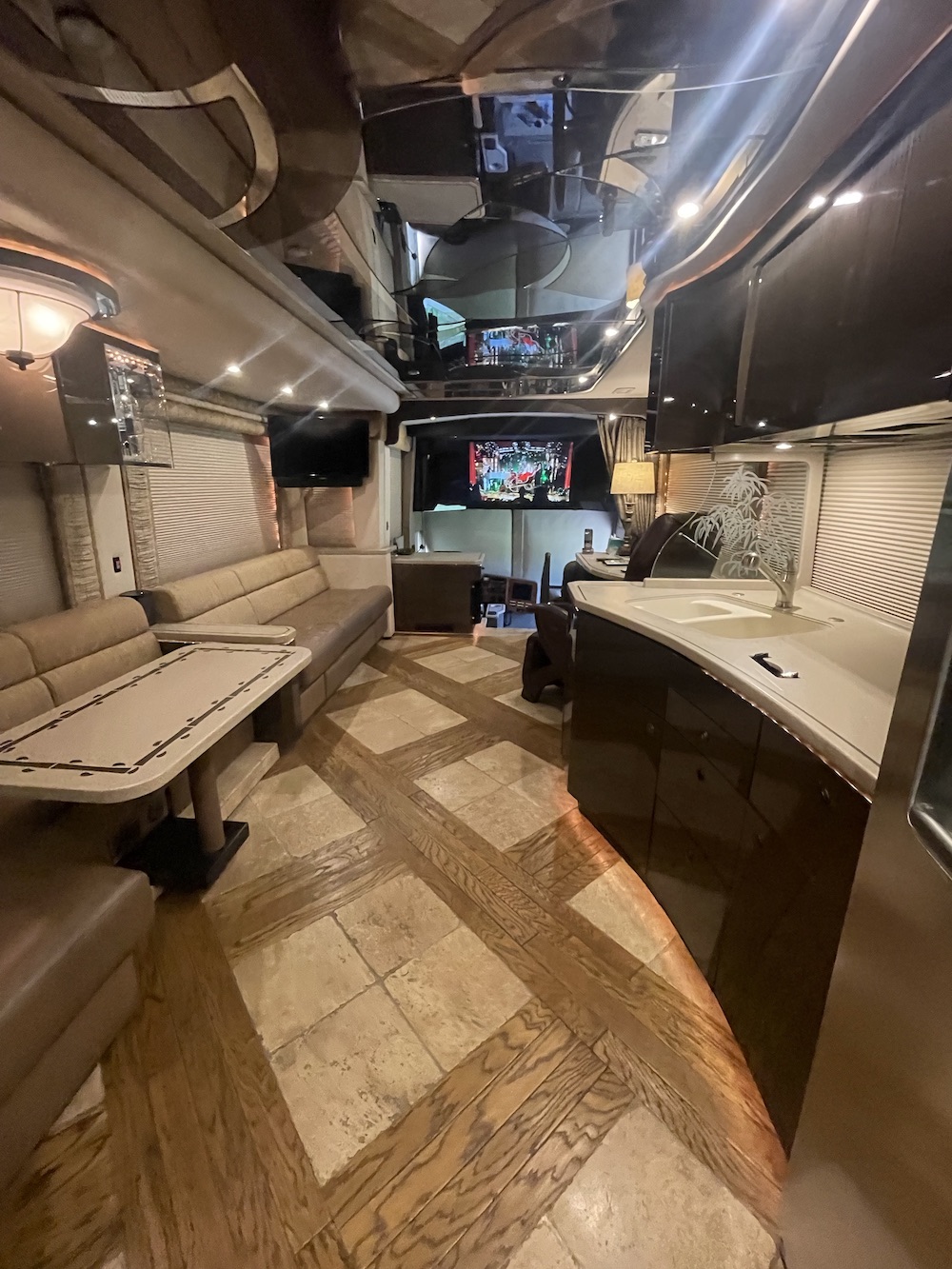 2006 Prevost Featherlite H3-45 For Sale