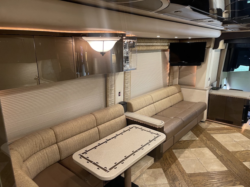 2006 Prevost Featherlite H3-45 For Sale