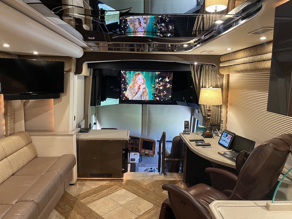 2006 Prevost Featherlite H3-45 For Sale