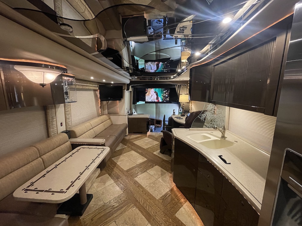 2006 Prevost Featherlite H3-45 For Sale