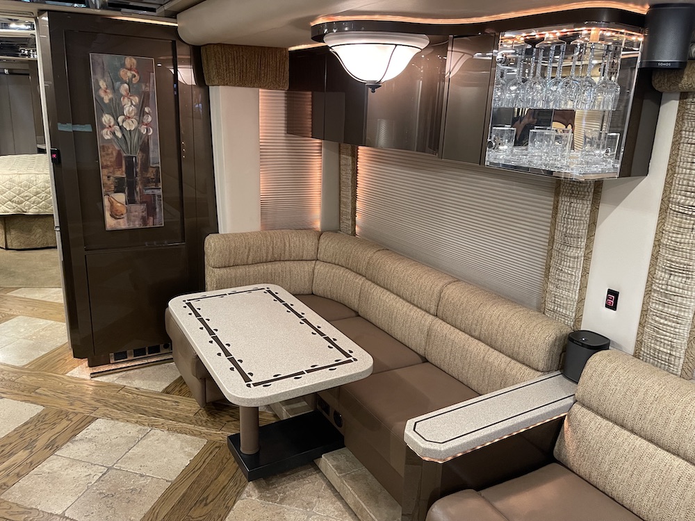 2006 Prevost Featherlite H3-45 For Sale