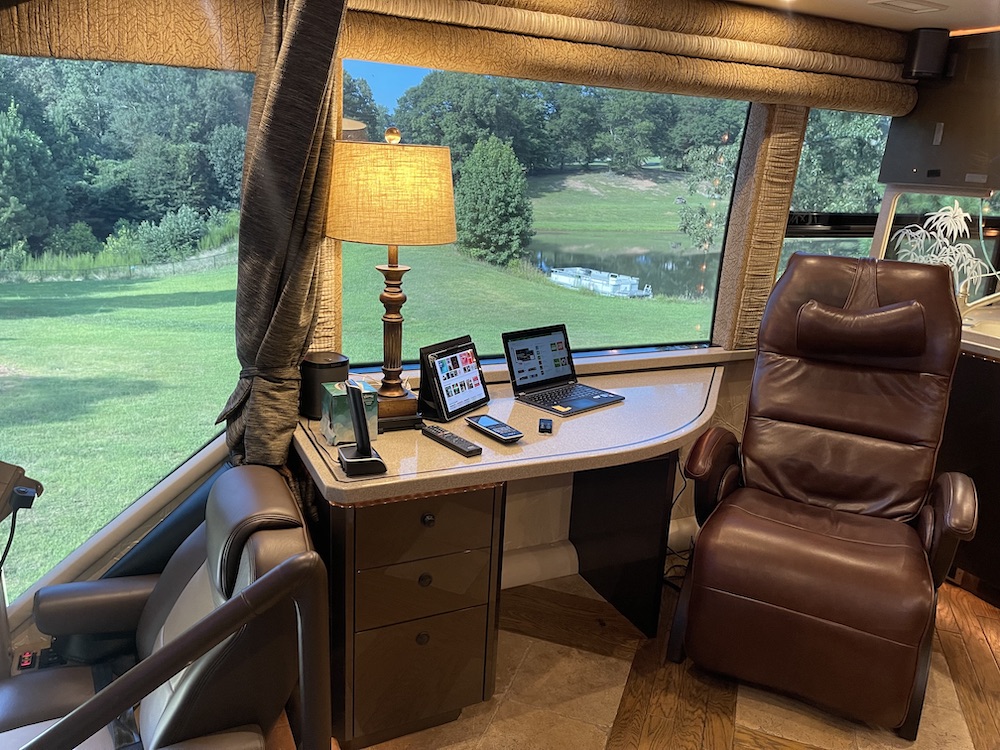 2006 Prevost Featherlite H3-45 For Sale