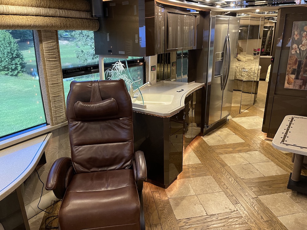 2006 Prevost Featherlite H3-45 For Sale