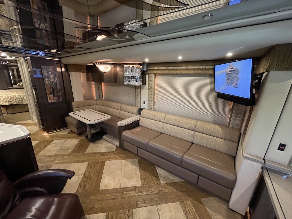 2006 Prevost Featherlite H3-45 For Sale