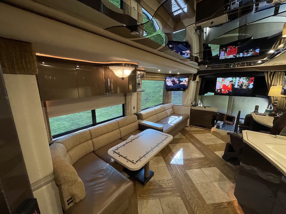 2006 Prevost Featherlite H3-45 For Sale