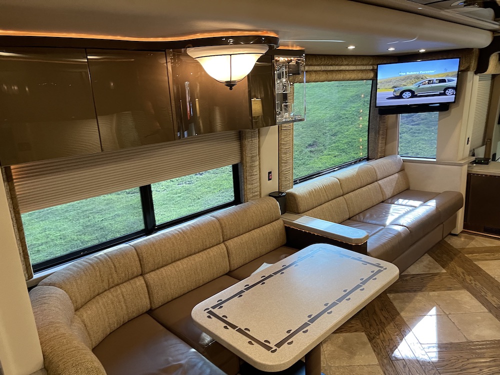 2006 Prevost Featherlite H3-45 For Sale