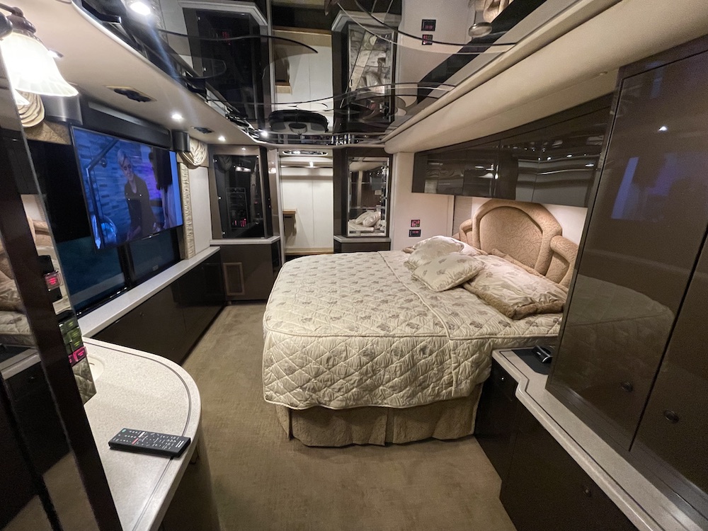 2006 Prevost Featherlite H3-45 For Sale