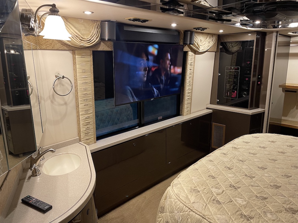 2006 Prevost Featherlite H3-45 For Sale