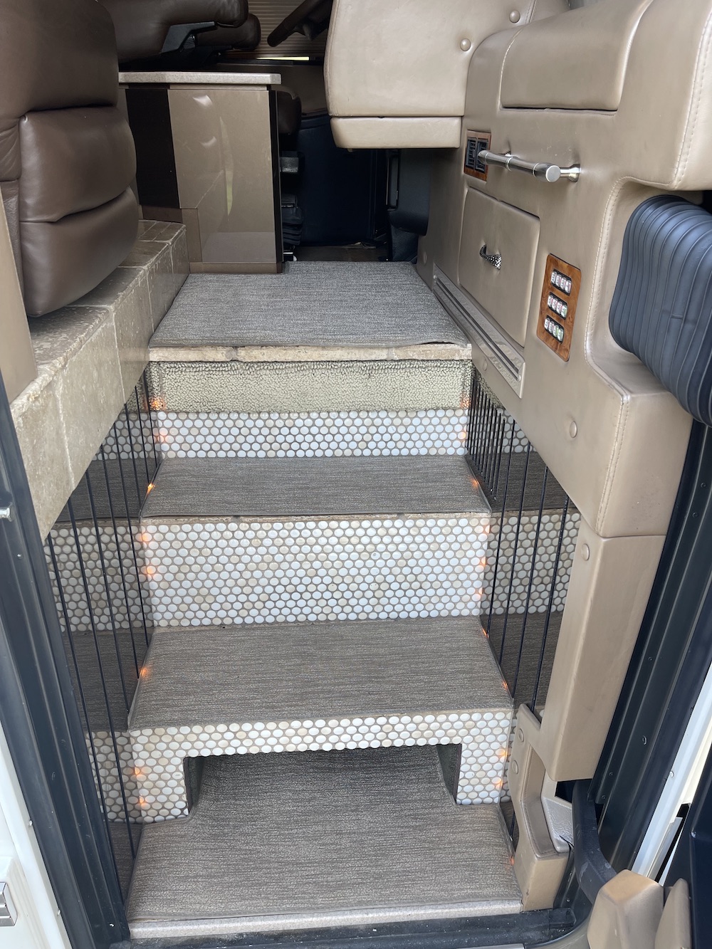 2006 Prevost Featherlite H3-45 For Sale