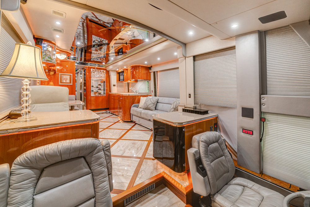 2006 Prevost Featherlite H3-45 For Sale