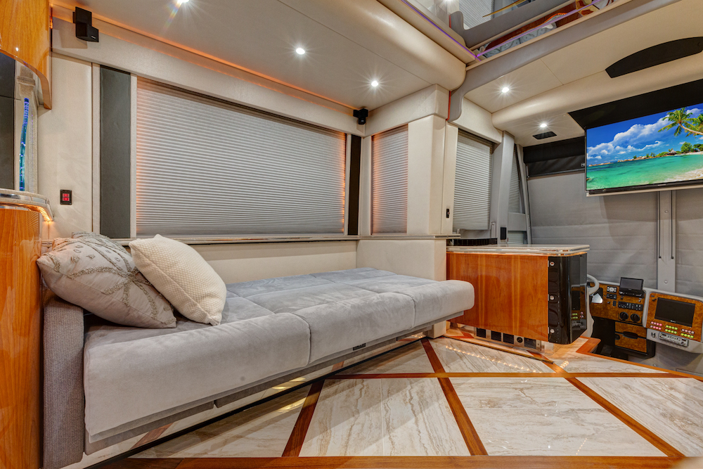 2006 Prevost Featherlite H3-45 For Sale