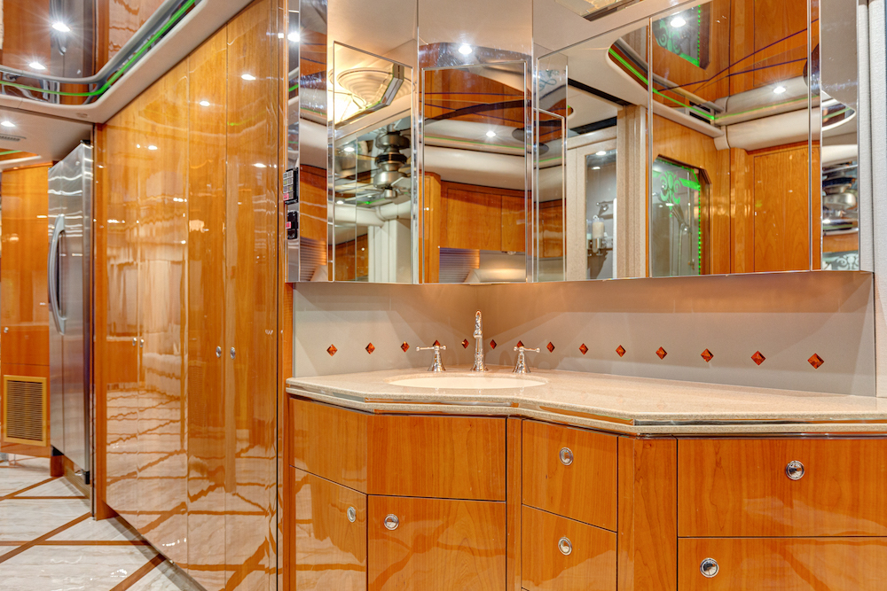 2006 Prevost Featherlite H3-45 For Sale