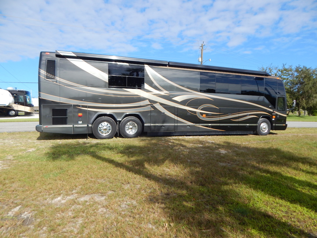 2006 Prevost Featherlite H3-45 For Sale