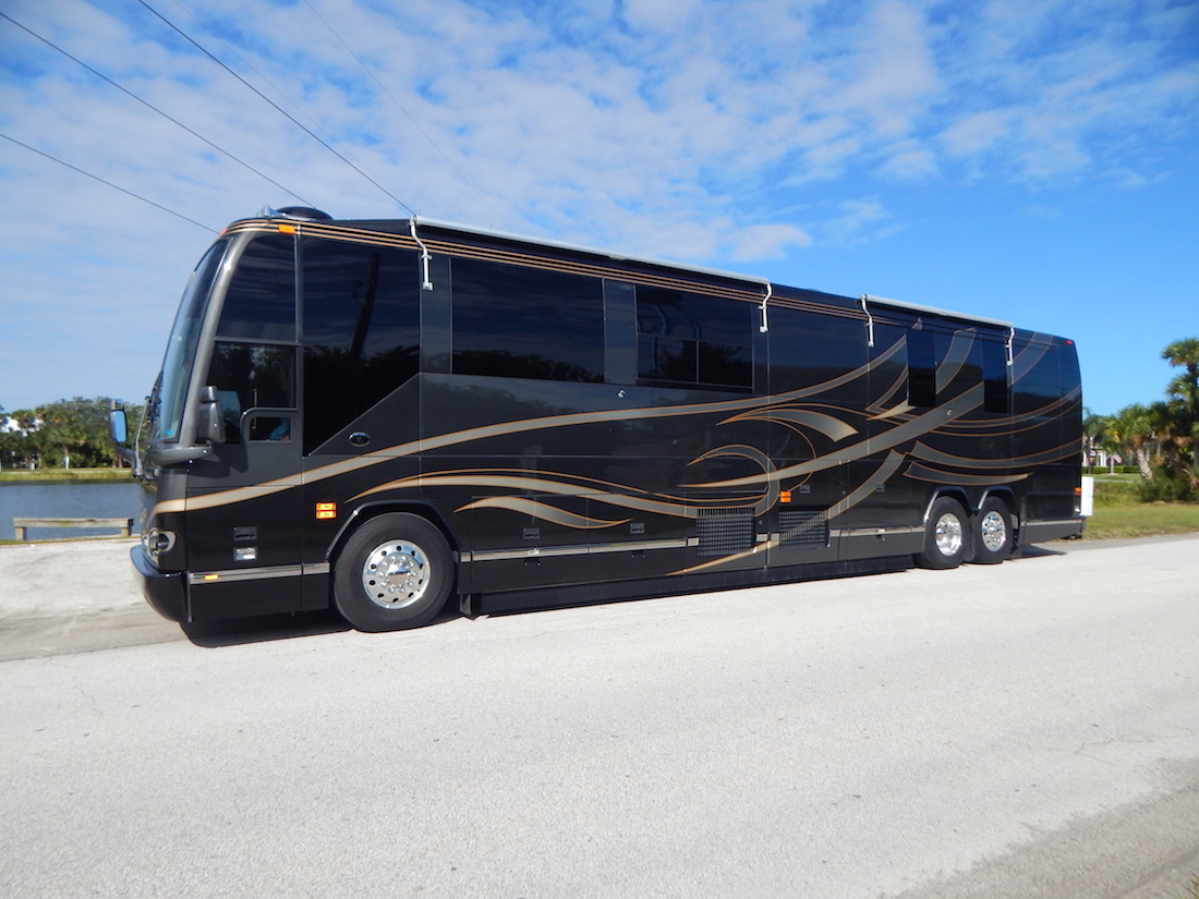 2006 Prevost Featherlite H3-45 For Sale