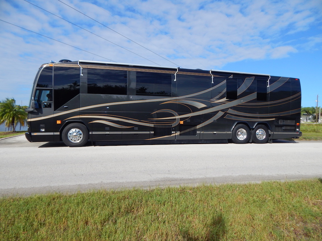 2006 Prevost Featherlite H3-45 For Sale