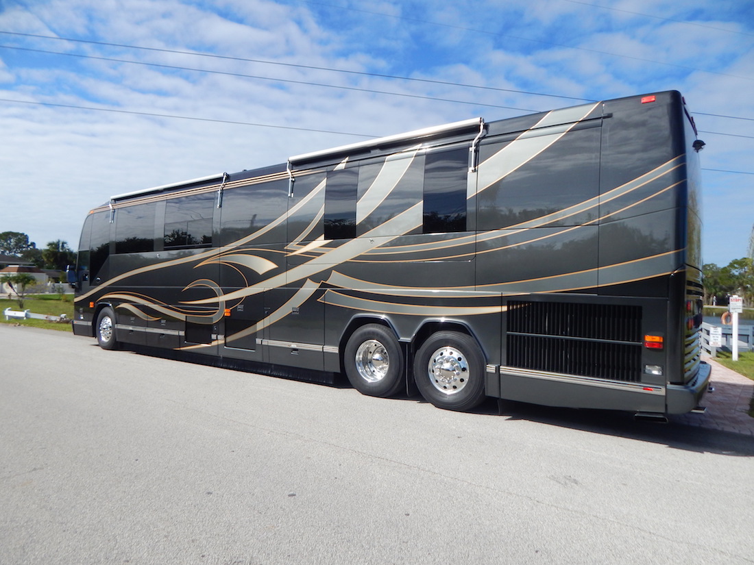 2006 Prevost Featherlite H3-45 For Sale