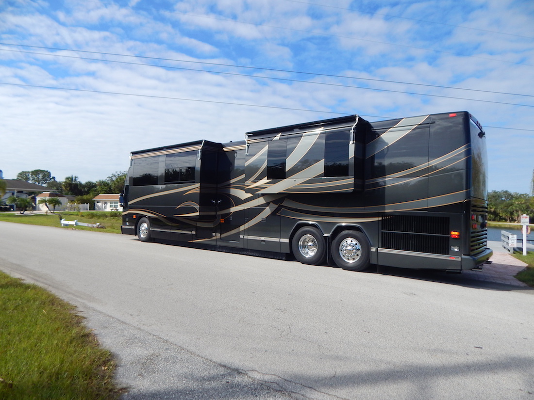 2006 Prevost Featherlite H3-45 For Sale