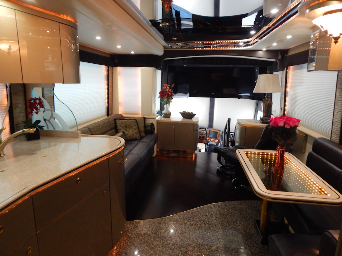 2006 Prevost Featherlite H3-45 For Sale