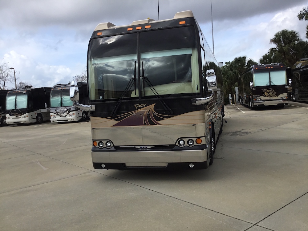 2006 Prevost Featherlite XLII For Sale