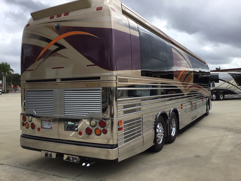 2006 Prevost Featherlite XLII For Sale