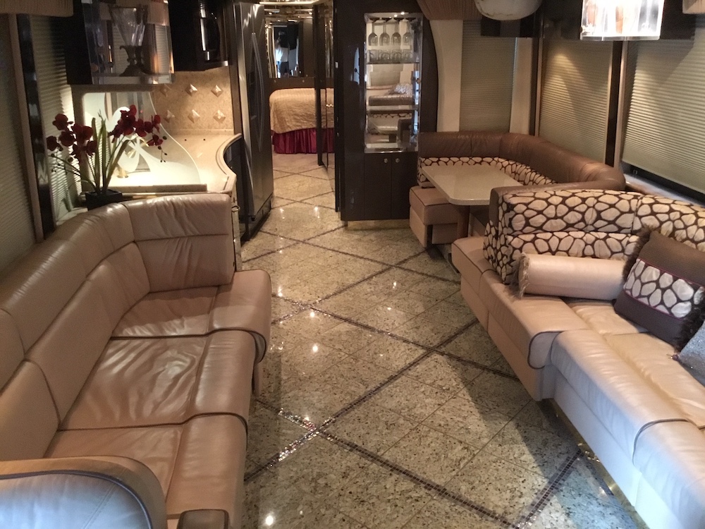 2006 Prevost Featherlite XLII For Sale