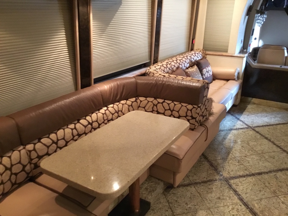 2006 Prevost Featherlite XLII For Sale