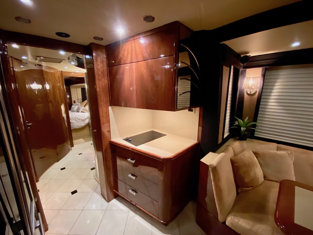 2006 Prevost Legendary XLII For Sale