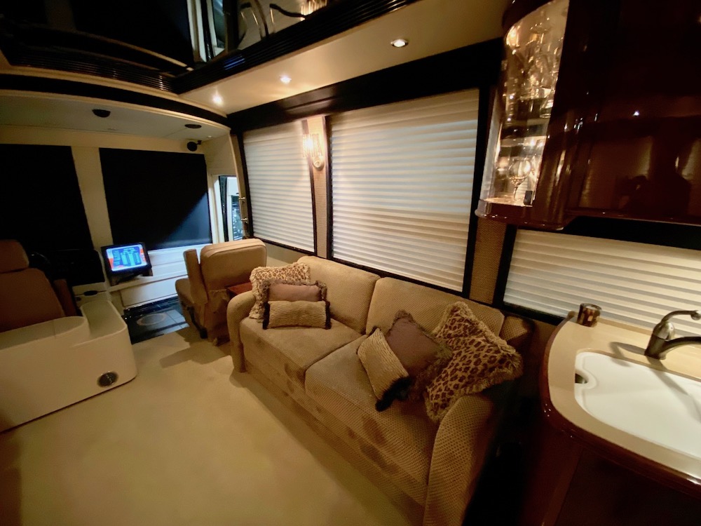 2006 Prevost Legendary XLII For Sale