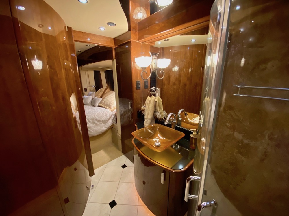 2006 Prevost Legendary XLII For Sale