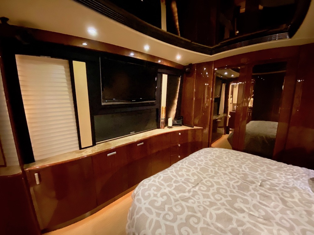 2006 Prevost Legendary XLII For Sale