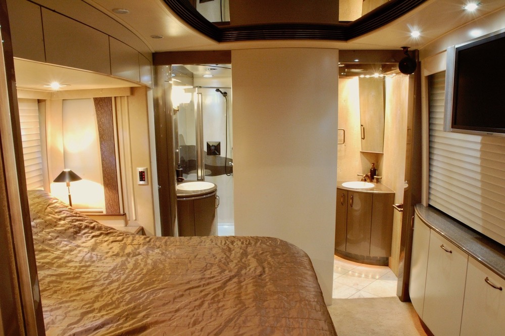 2006 Prevost Legendary XLII For Sale