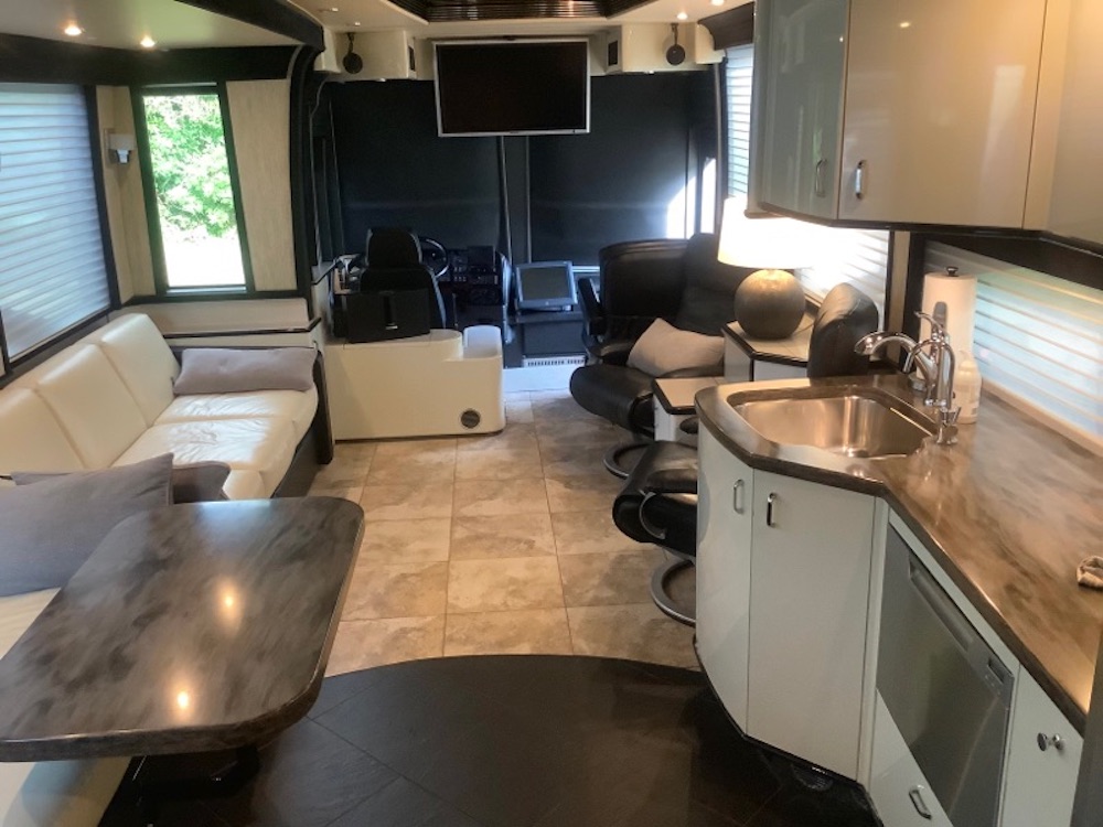 2006 Prevost Legendary XLII For Sale