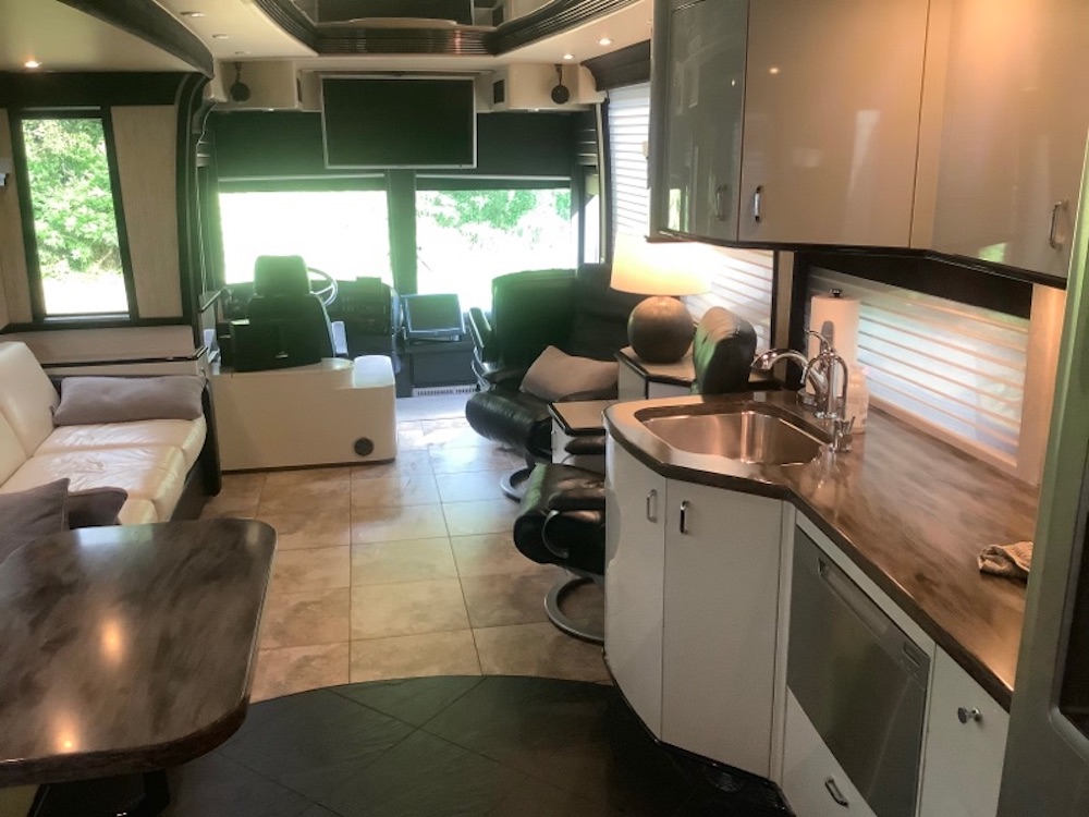 2006 Prevost Legendary XLII For Sale